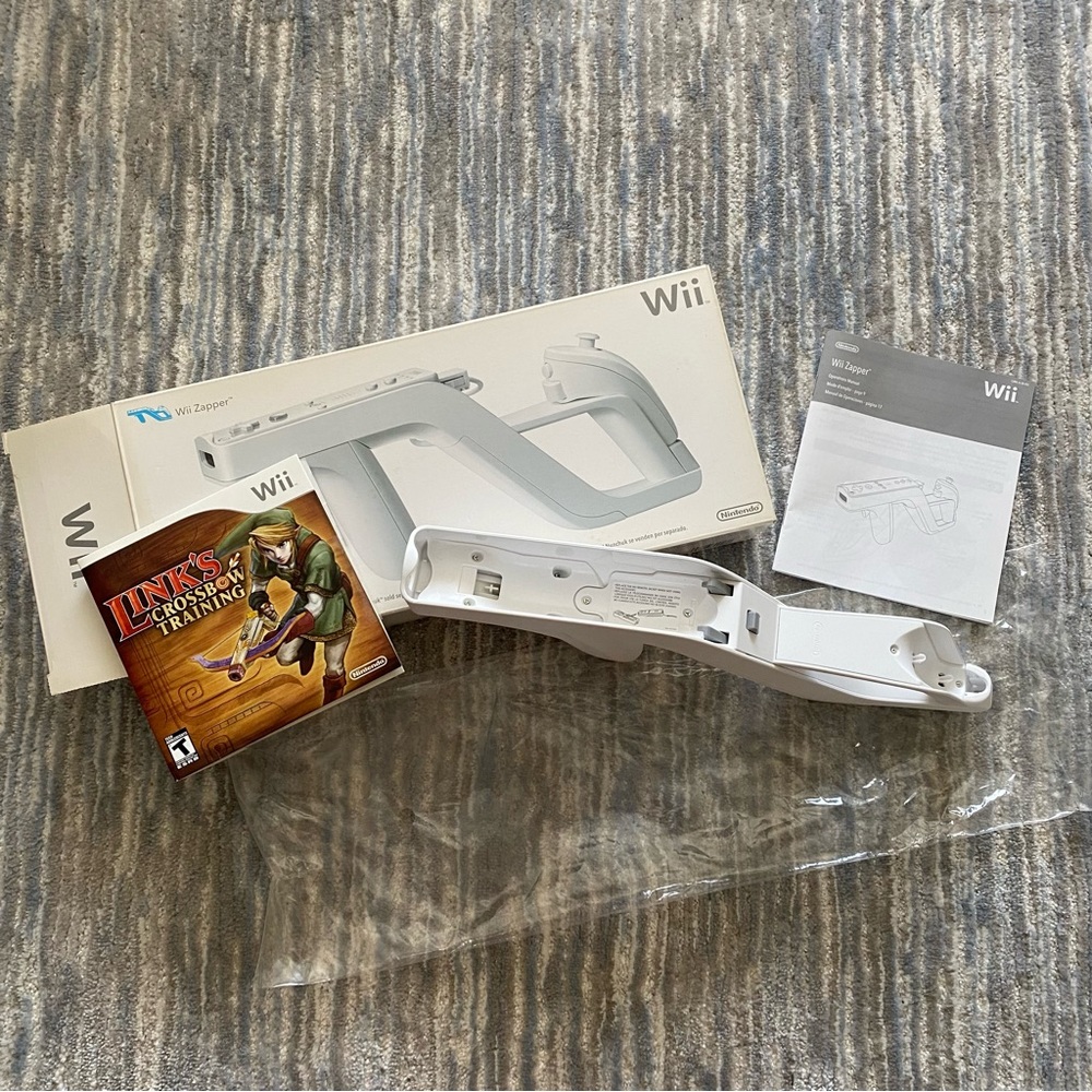 Wii Zapper with original packaging and game